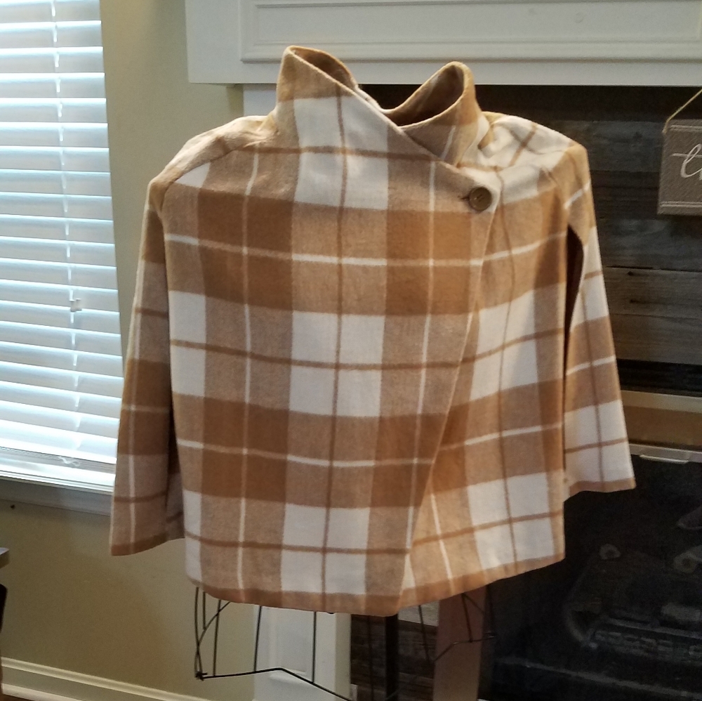 Camel plaid Cape Excellent Conditon